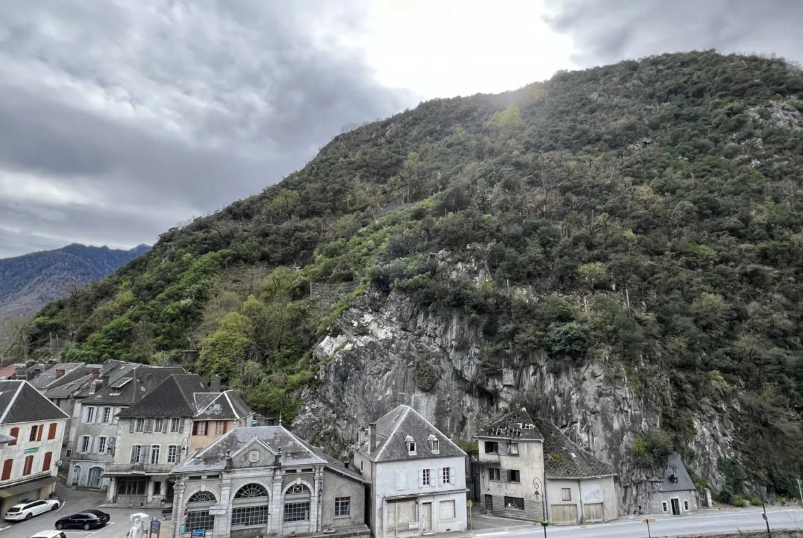 Bel appartement T3 à Saint Beat avec vue sur les Pyrénées 