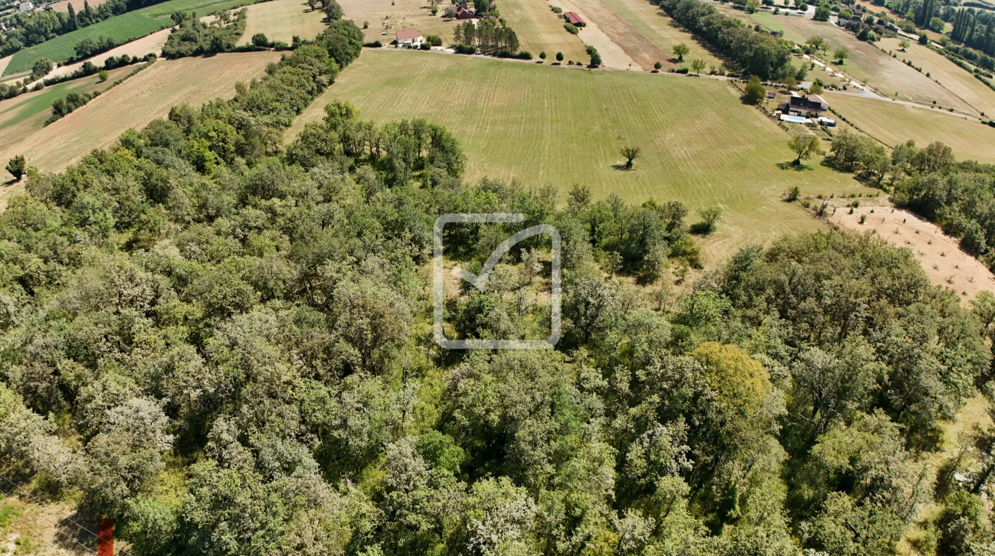 Grand Terrain à Bâtir en Campagne avec Partie Boisée à St Chamarand 