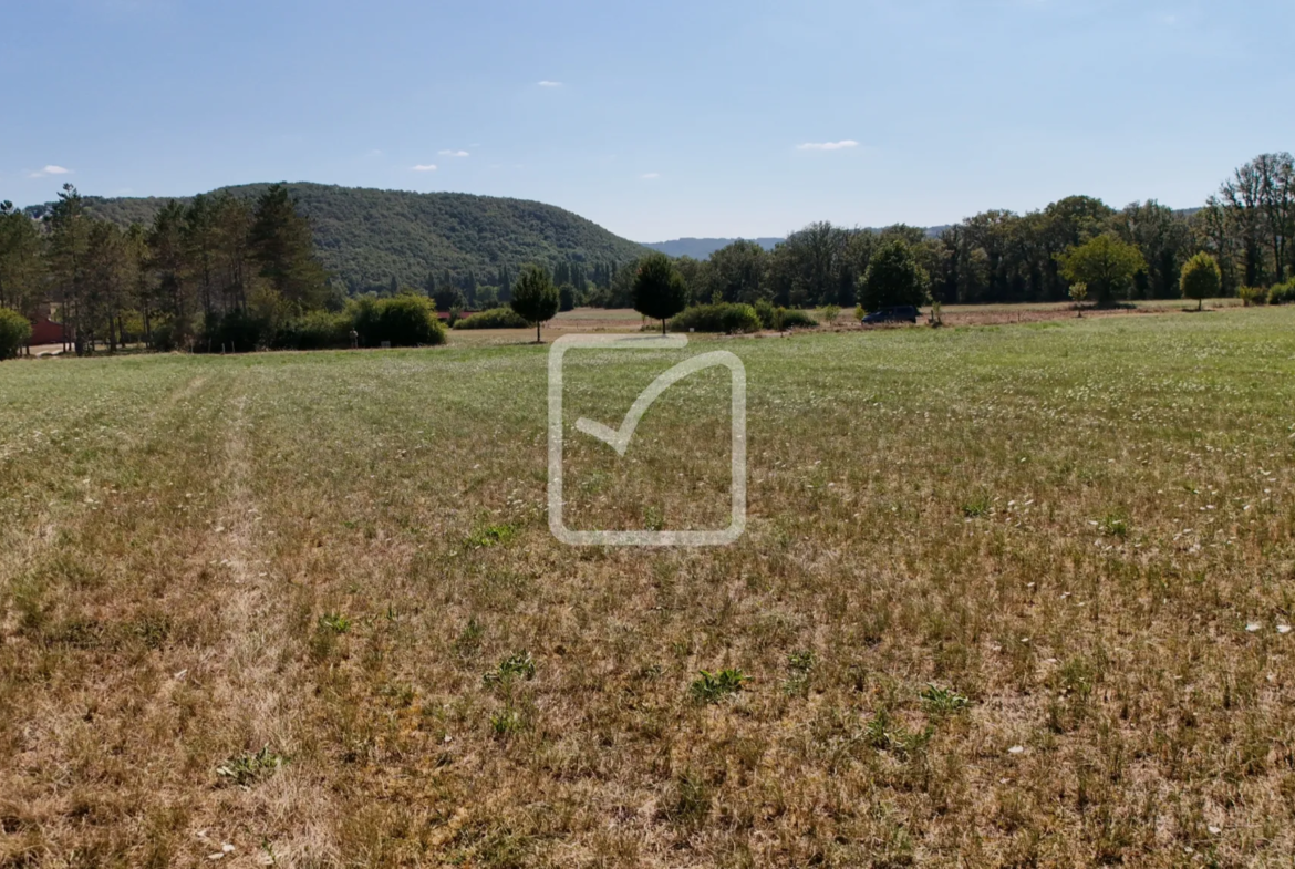 Grand Terrain à Bâtir en Campagne avec Partie Boisée à St Chamarand 