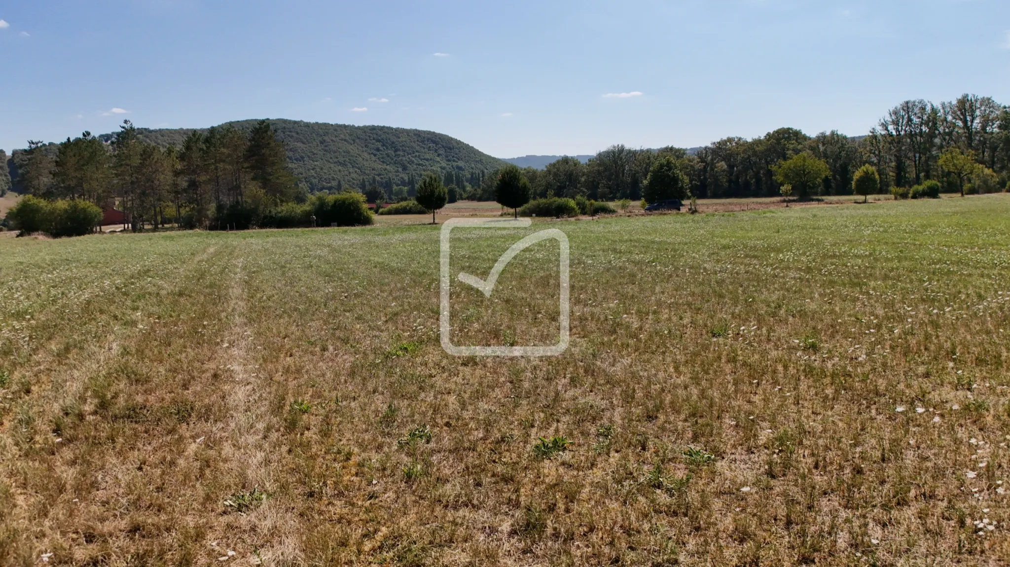 Grand Terrain à Bâtir en Campagne avec Partie Boisée à St Chamarand 