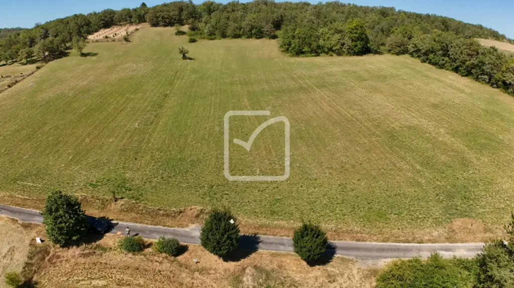 Grand Terrain à Bâtir en Campagne avec Partie Boisée à St Chamarand