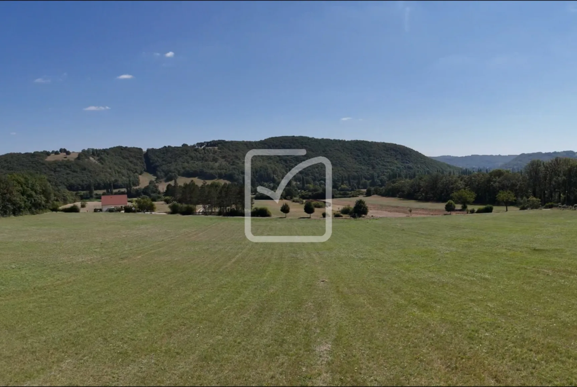 Grand Terrain à Bâtir en Campagne avec Partie Boisée à St Chamarand 