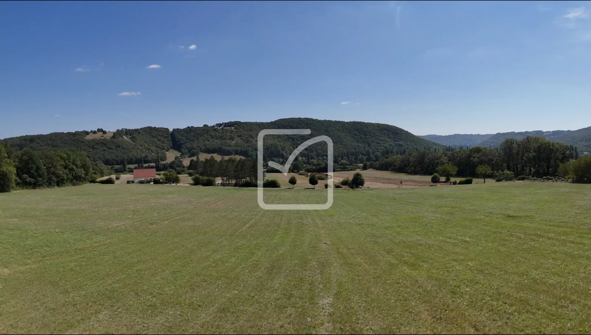 Grand Terrain à Bâtir en Campagne avec Partie Boisée à St Chamarand 