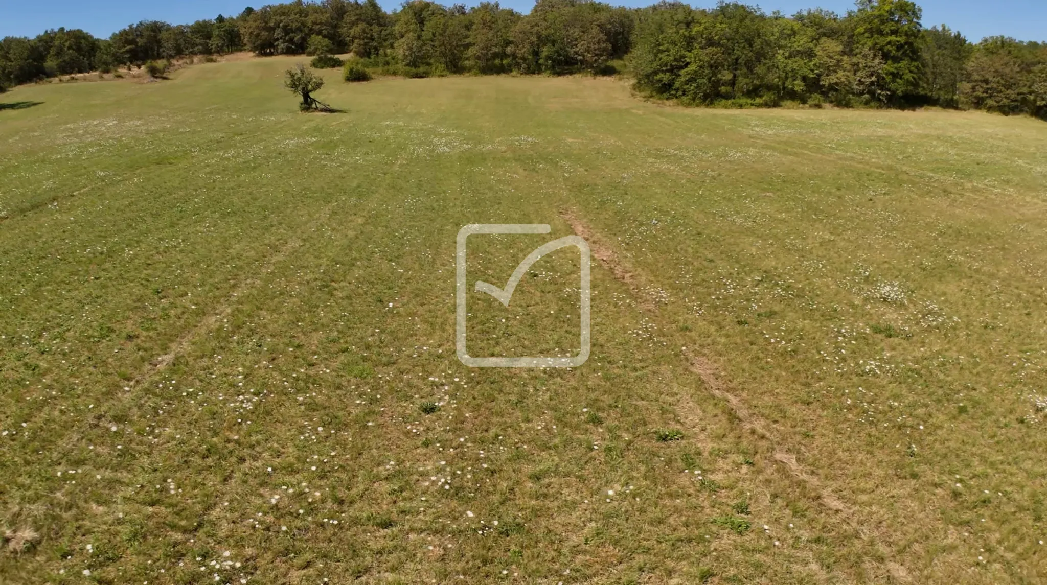 Grand Terrain à Bâtir en Campagne avec Partie Boisée à St Chamarand 