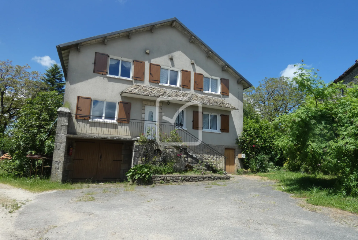 Grande maison familiale avec ancienne maison à Lamativie 