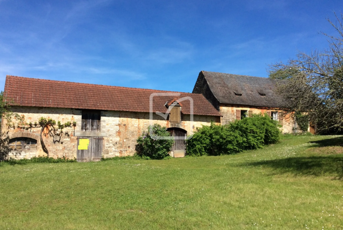 Maison en pierre à rénover à Chasteaux 