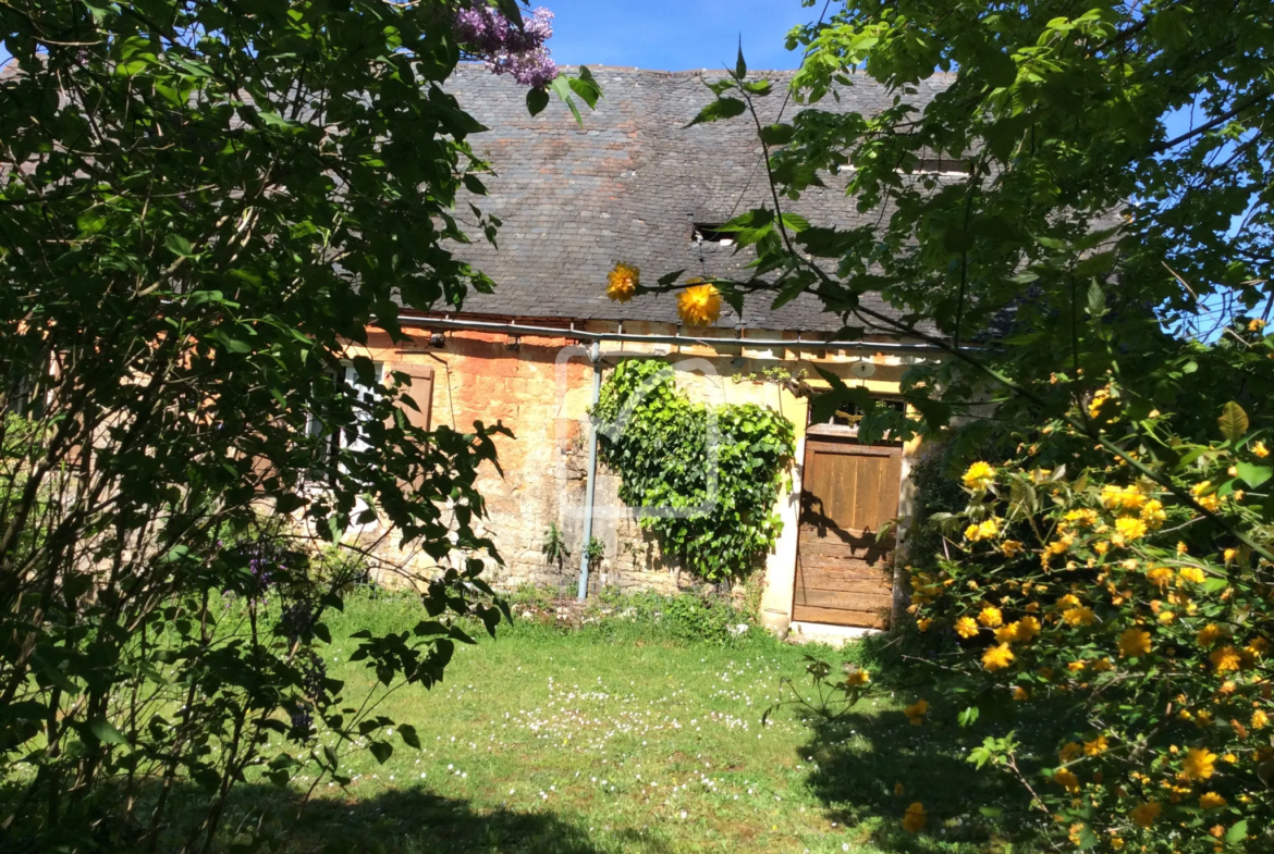 Maison en pierre à rénover à Chasteaux 