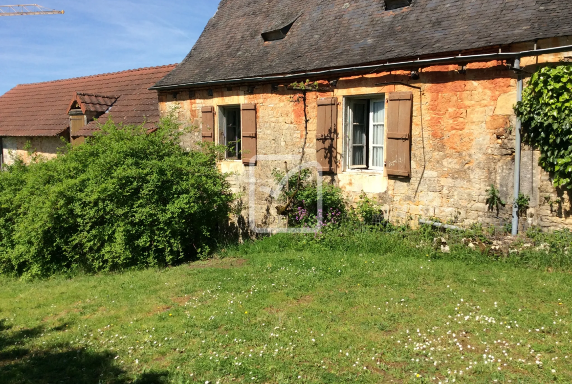 Maison en pierre à rénover à Chasteaux 