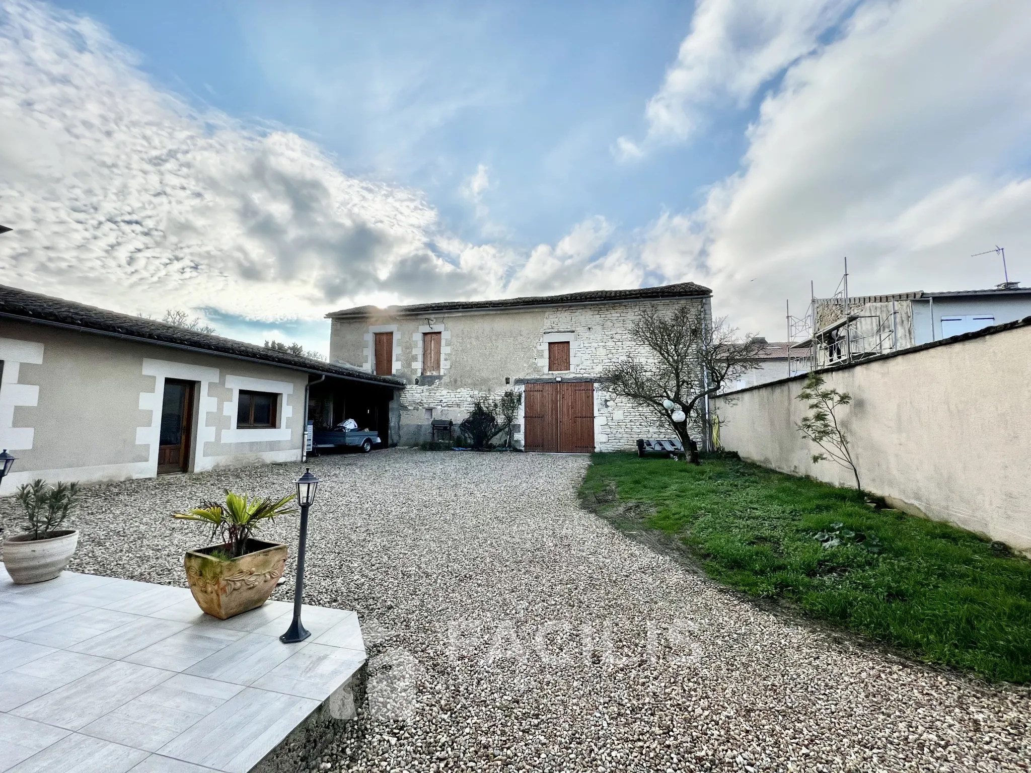 Maison à vendre à Neuville de Poitou - 3 Chambres - 114 m² 