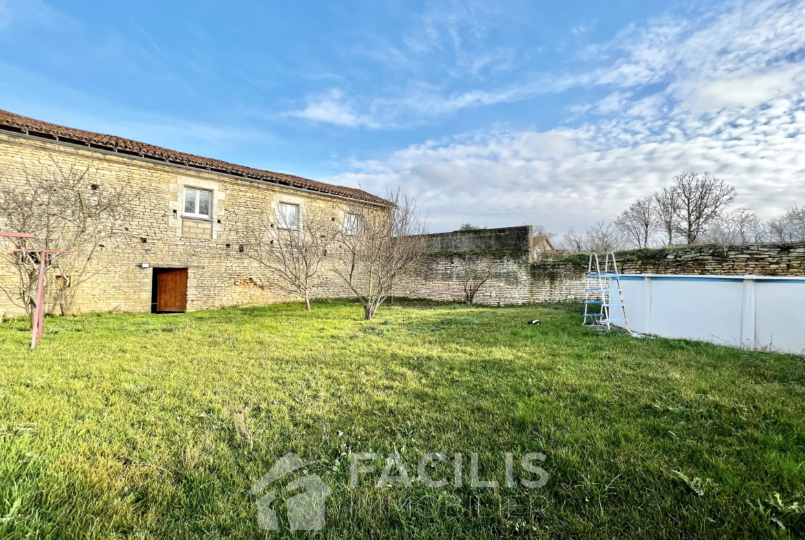 Maison à vendre à Neuville de Poitou - 3 Chambres - 114 m² 