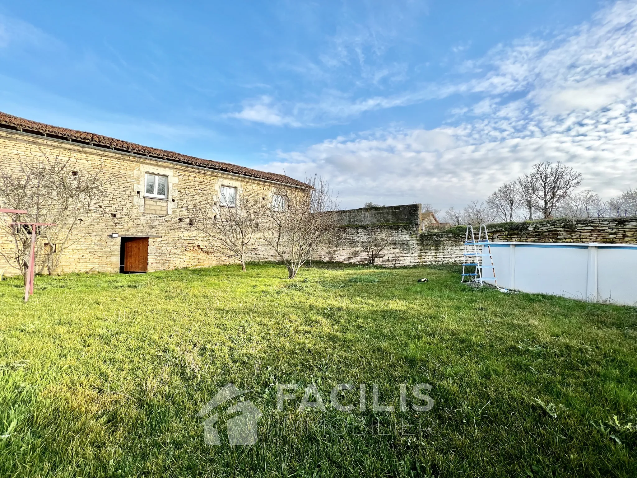 Maison à vendre à Neuville de Poitou - 3 Chambres - 114 m² 