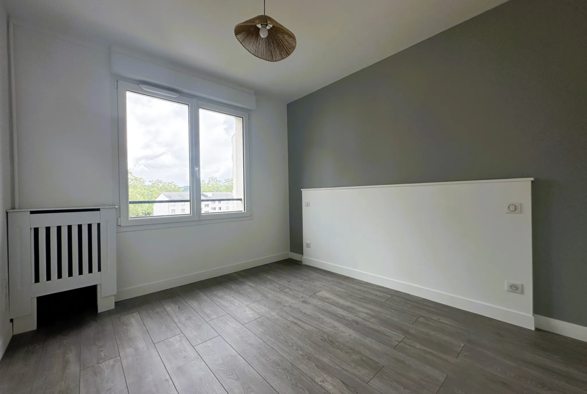 Appartement T3 rénové à Pau avec balcon et parking sécurisé 