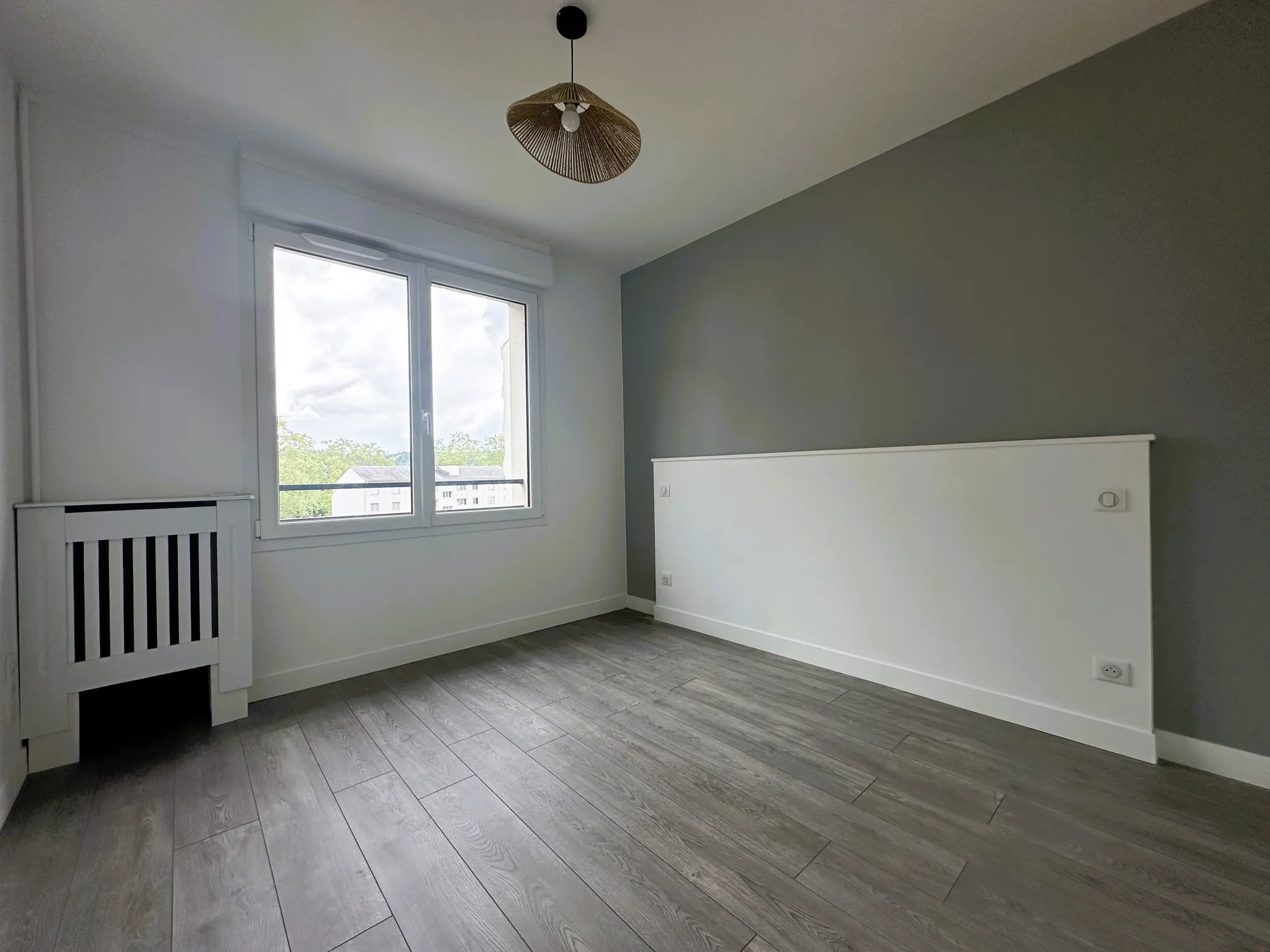 Appartement T3 rénové à Pau avec balcon et parking sécurisé 