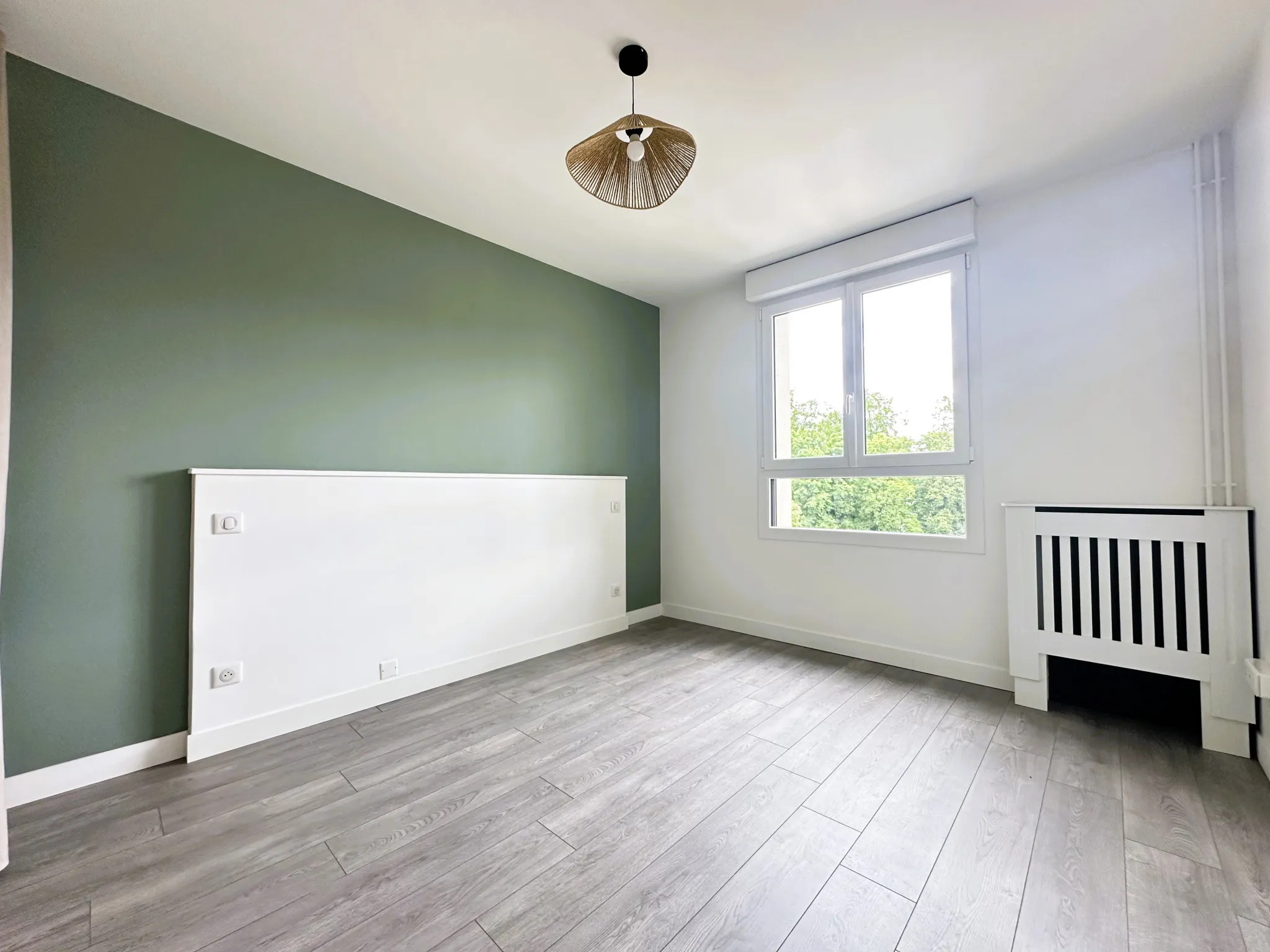 Appartement T3 rénové à Pau avec balcon et parking sécurisé 