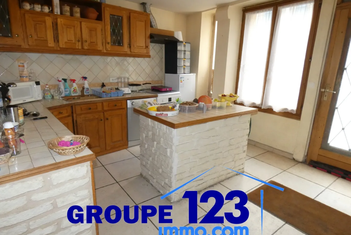 Maison de caractère à vendre à Cravant - 110 m2 avec jardin 