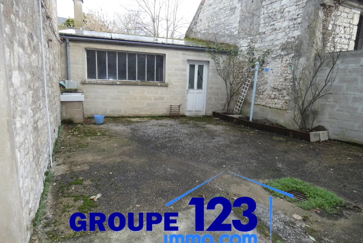 Maison de caractère à vendre à Cravant - 110 m2 avec jardin 