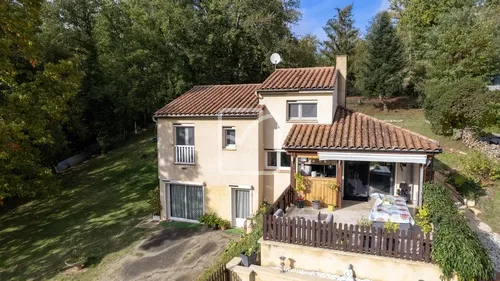 Maison contemporaine 123 m² avec piscine à Gourdon 