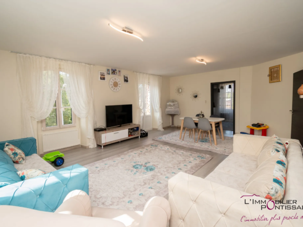 Vente à Pontarlier : Appartement T4 et T2 avec jardin et garage