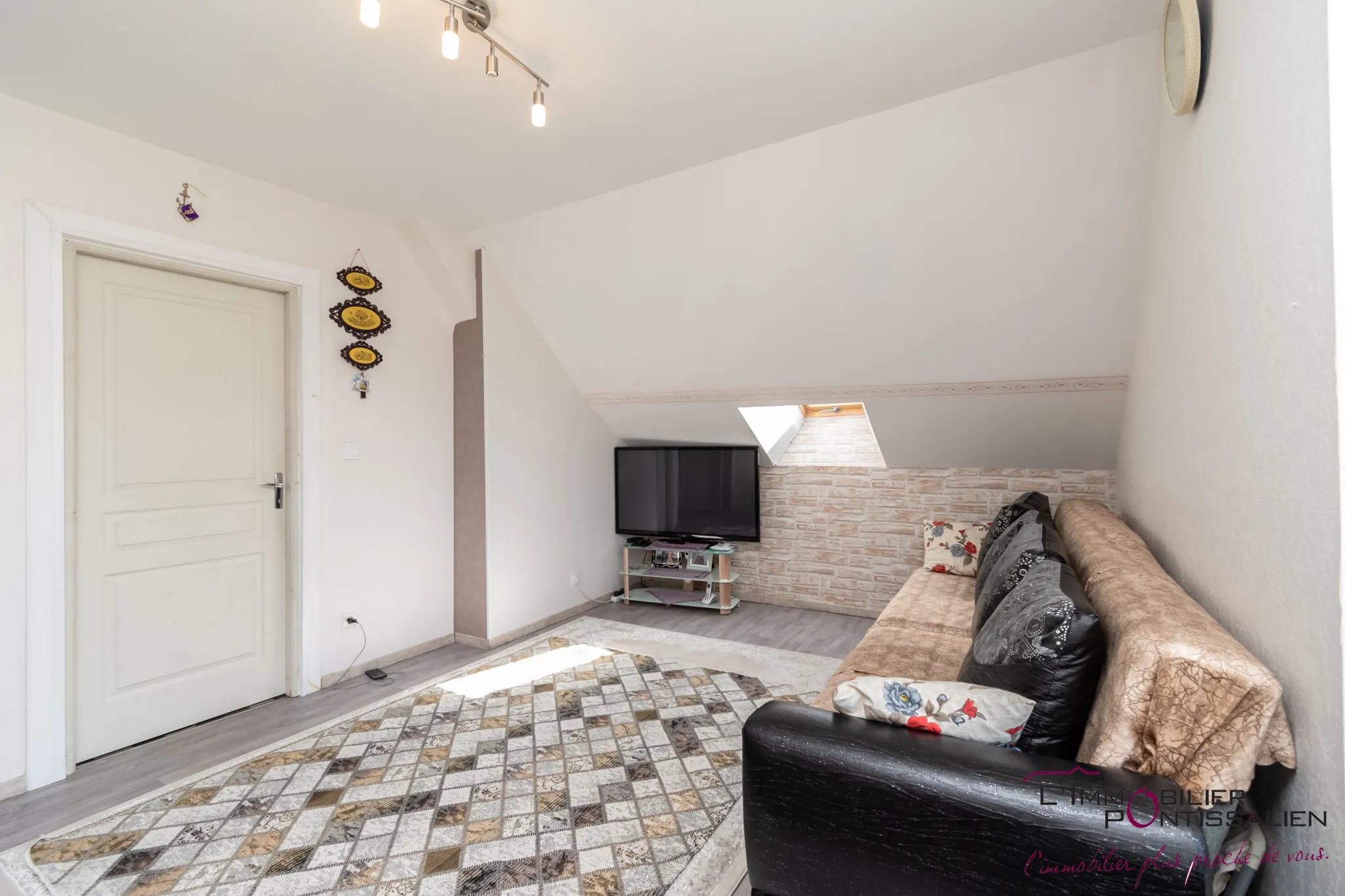 Vente à Pontarlier : Appartement T4 et T2 avec jardin et garage 