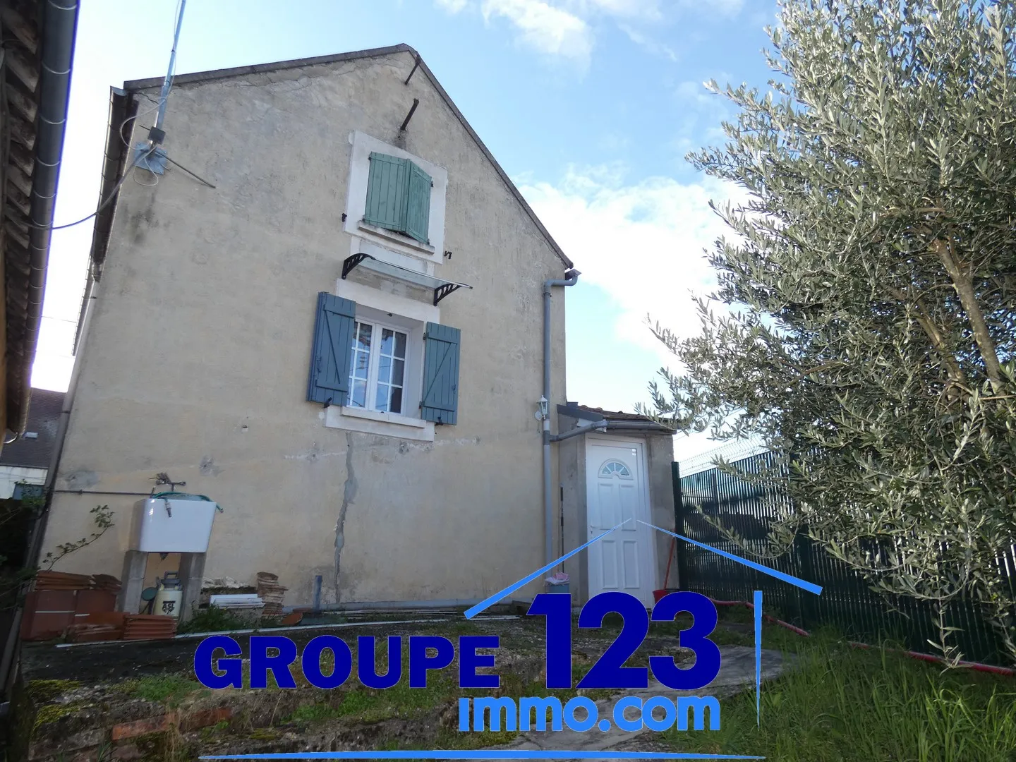 Maison habitable immédiatement à Brienon-sur-Armançon - 2 chambres avec jardin 