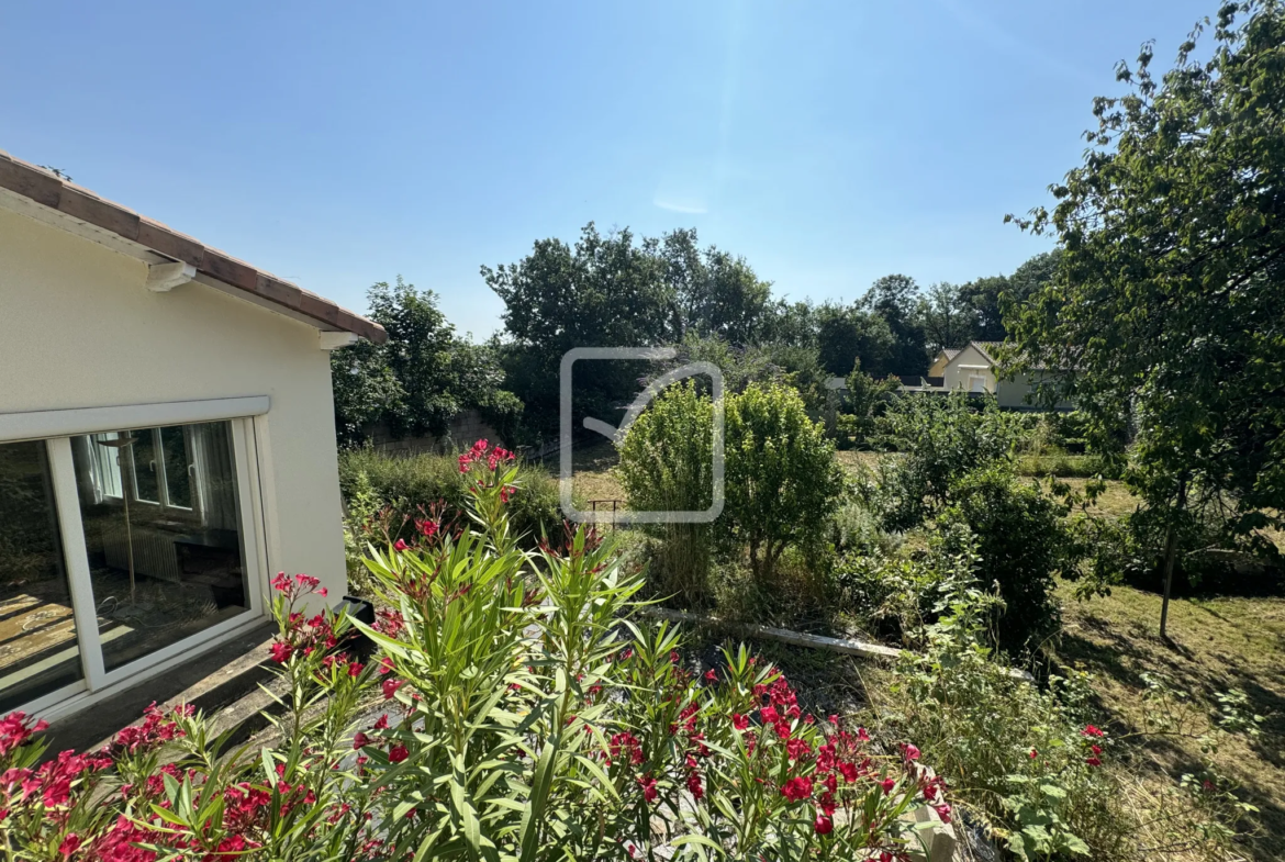 Maison de 109 m2 à Poitiers, quartier des Dunes, à rénover 