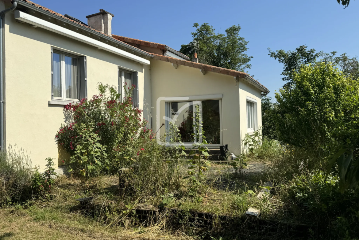 Maison de 109 m2 à Poitiers, quartier des Dunes, à rénover 