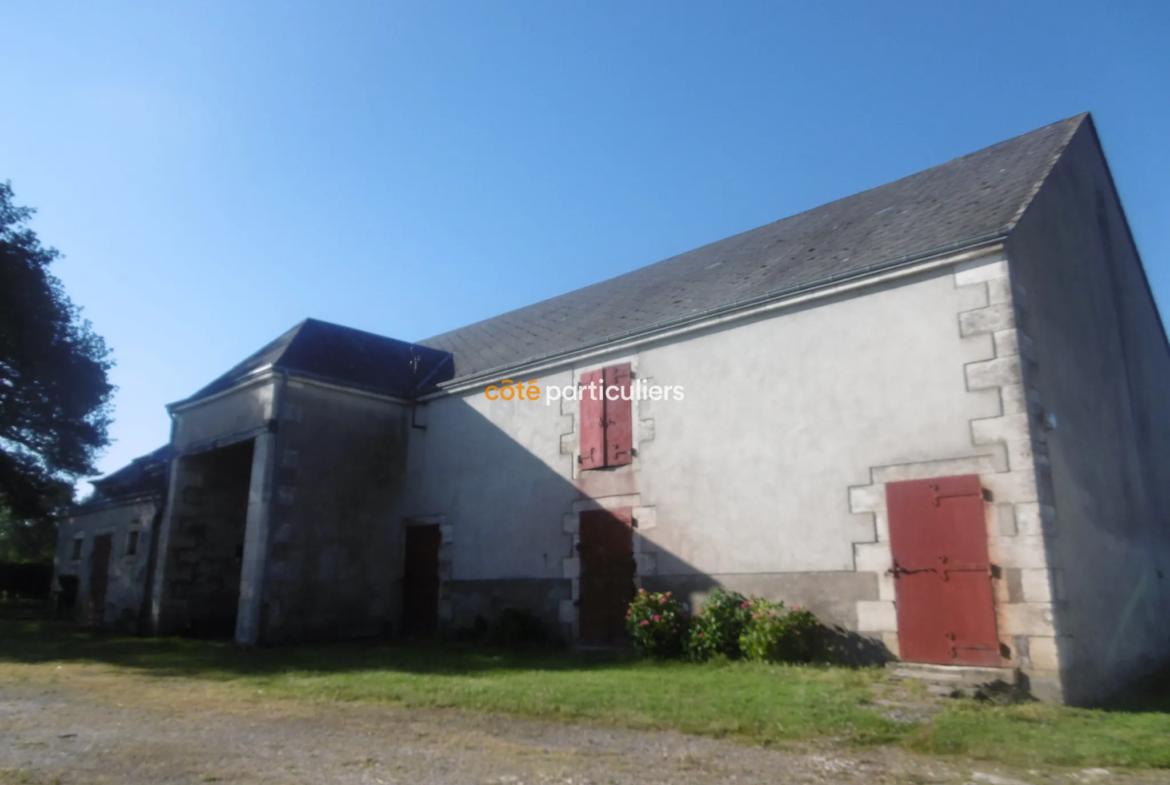 Vente corps de ferme avec 2 maisons et grange sur 3500 m² à Ineuil 