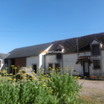 Vente corps de ferme avec 2 maisons et grange sur 3500 m² à Ineuil