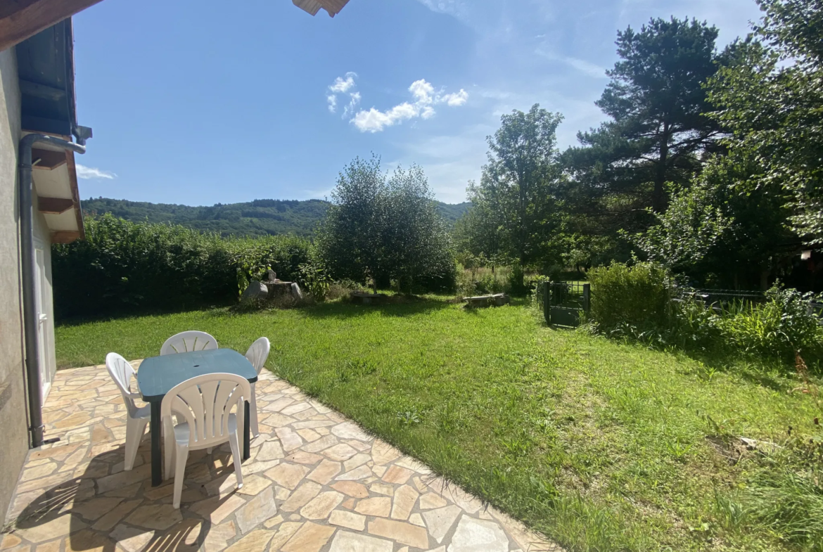 À vendre : maison familiale à Argentat-sur-Dordogne avec accès rivière 