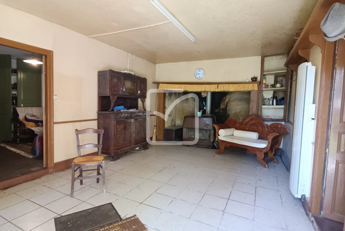 À vendre : ancienne ferme à restaurer à Cherveix-Cubas 