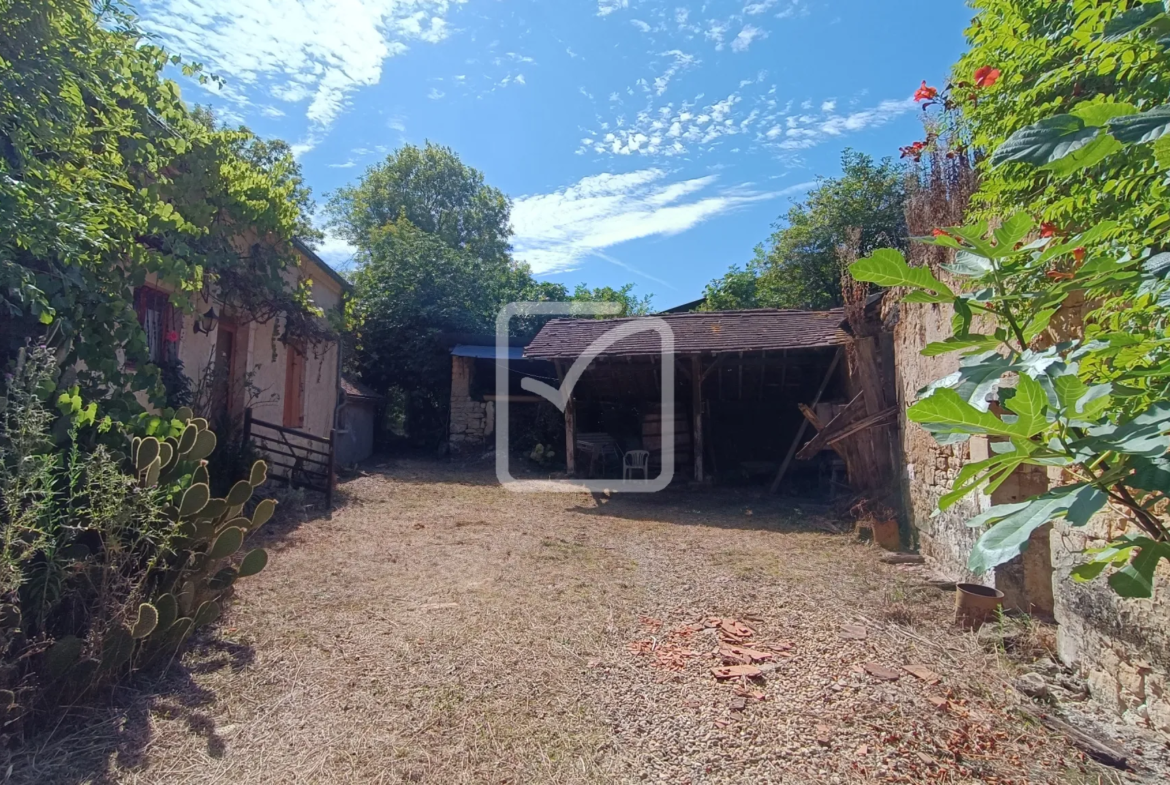 À vendre : ancienne ferme à restaurer à Cherveix-Cubas 