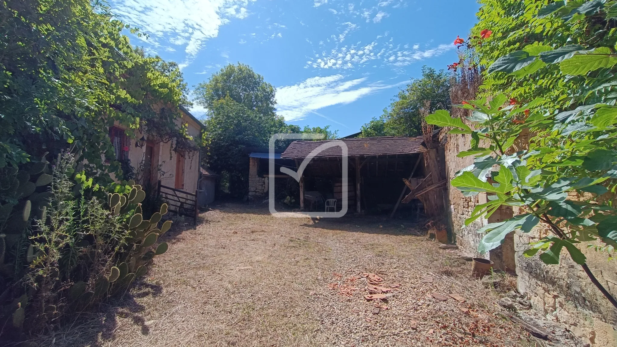 À vendre : ancienne ferme à restaurer à Cherveix-Cubas 