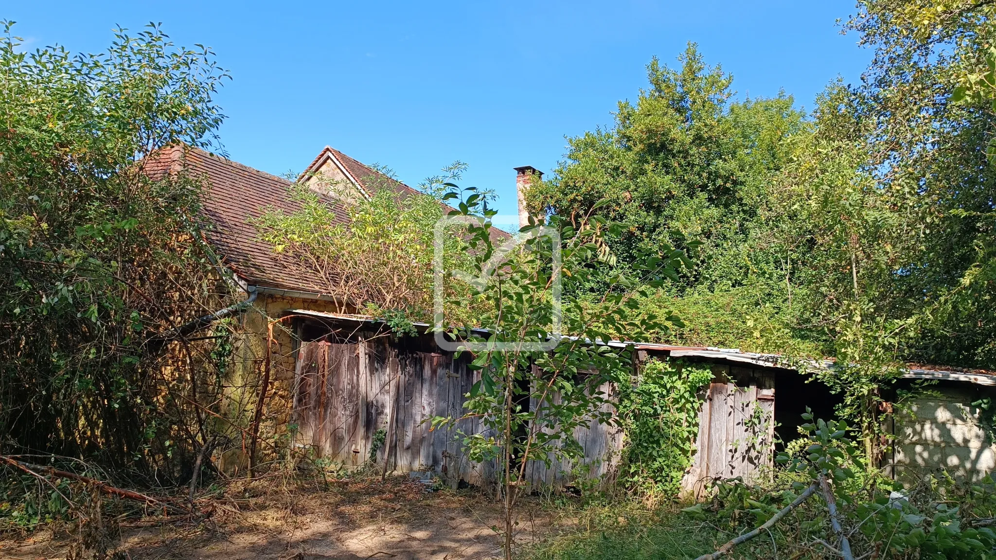 À vendre : ancienne ferme à restaurer à Cherveix-Cubas 