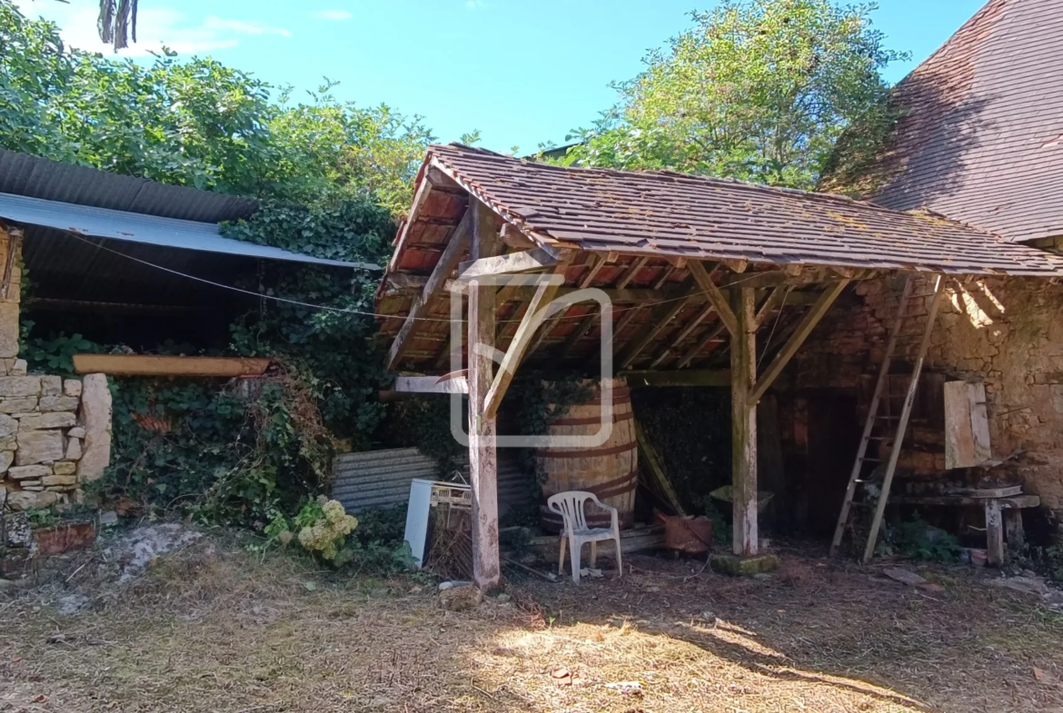 À vendre : ancienne ferme à restaurer à Cherveix-Cubas 