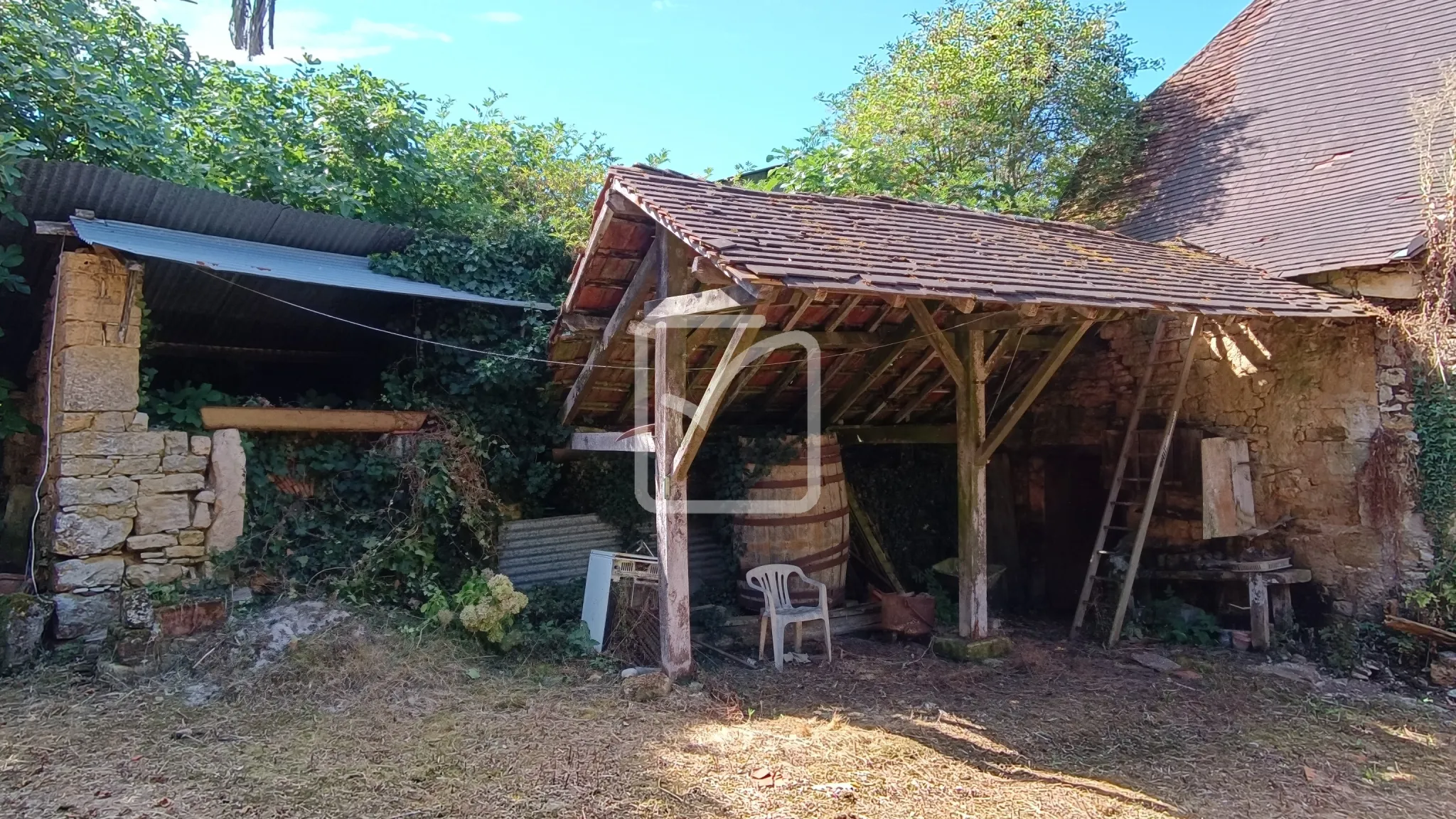 À vendre : ancienne ferme à restaurer à Cherveix-Cubas 