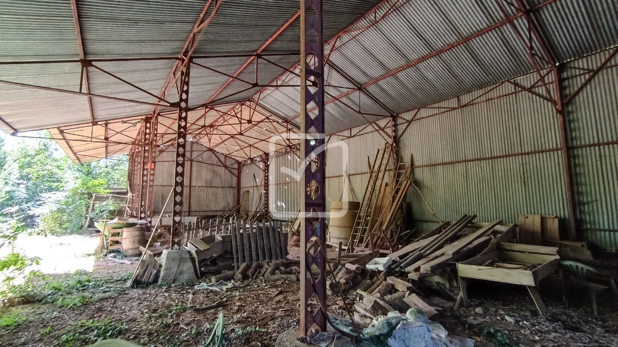 À vendre : ancienne ferme à restaurer à Cherveix-Cubas 