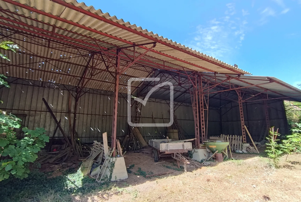 À vendre : ancienne ferme à restaurer à Cherveix-Cubas 