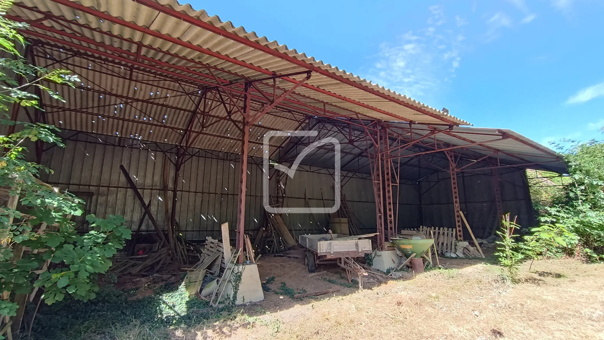 À vendre : ancienne ferme à restaurer à Cherveix-Cubas 