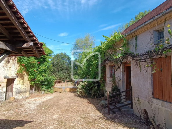 À vendre : ancienne ferme à restaurer à Cherveix-Cubas