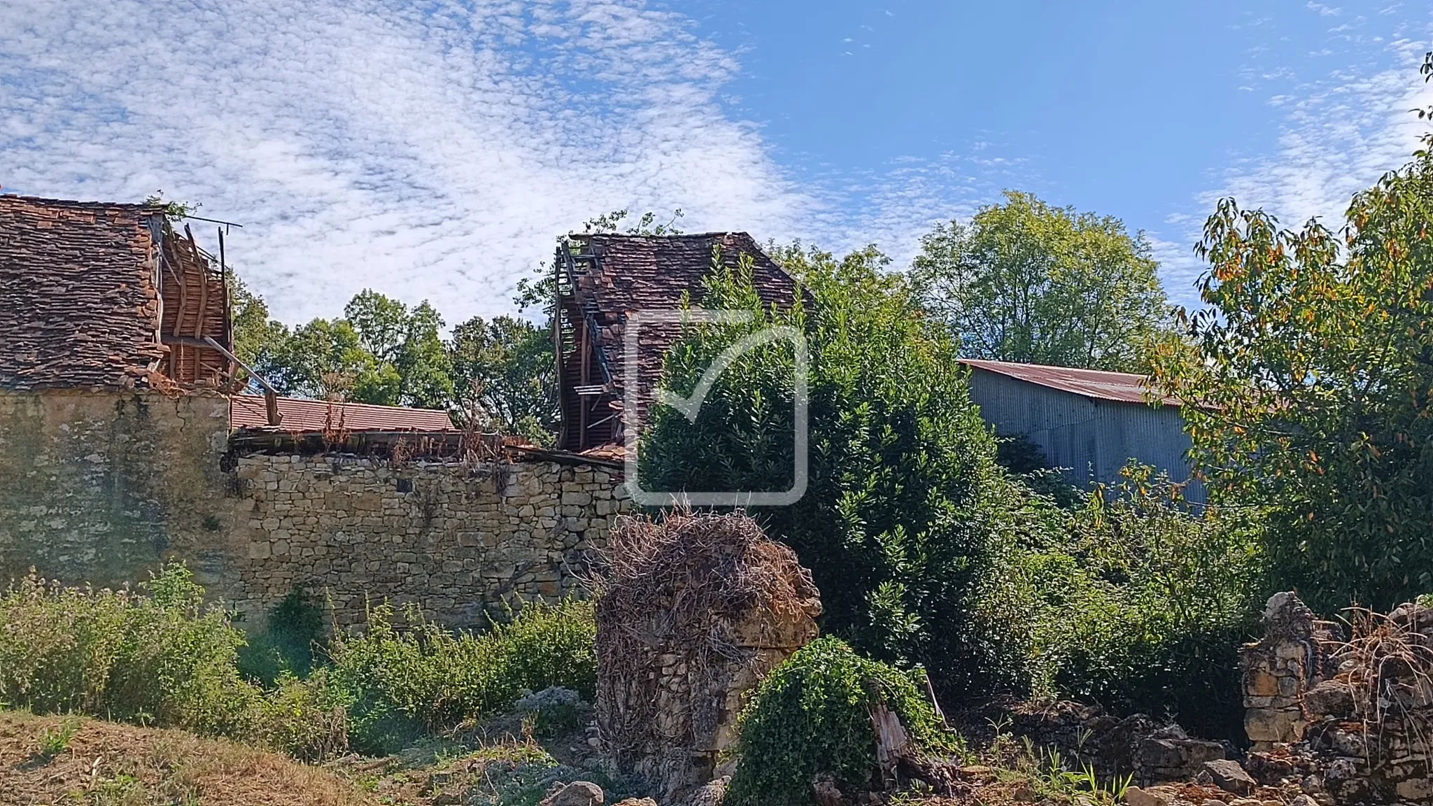 À vendre : ancienne ferme à restaurer à Cherveix-Cubas 