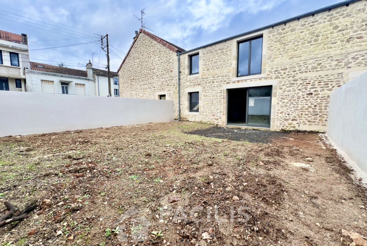 Maison de Caractère à Rénover de 113 m² avec Jardin à Poitiers 