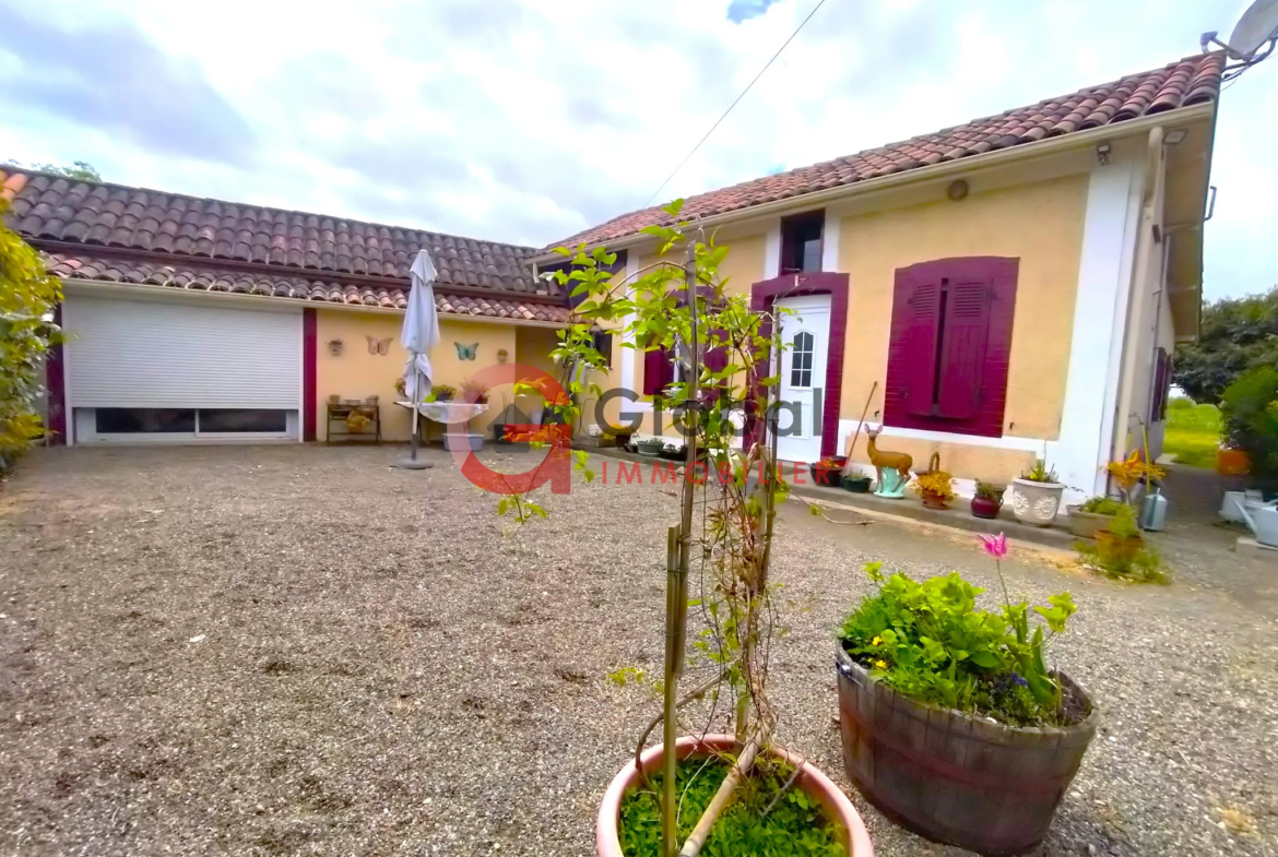 Maison T6 155 m² avec garage et abri sur terrain de 1400 m² à Maulichères 