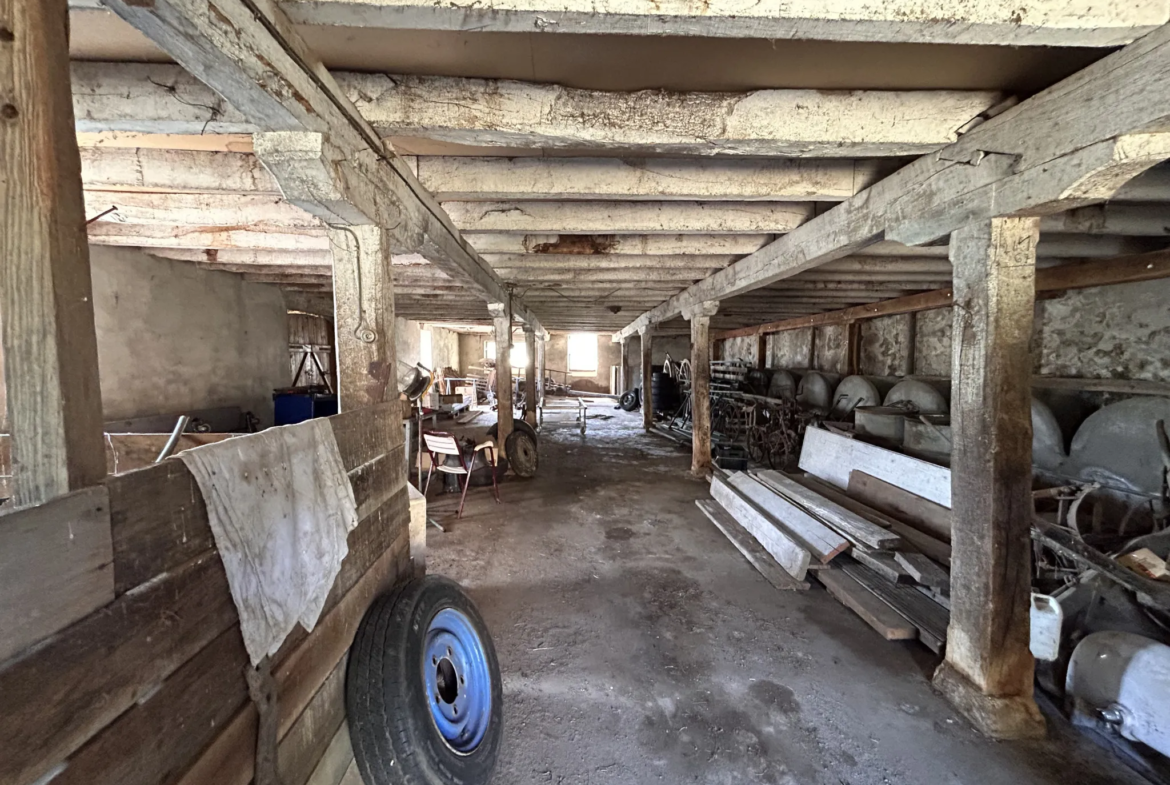 Corps de ferme avec vue exceptionnelle à Bar en Corrèze 