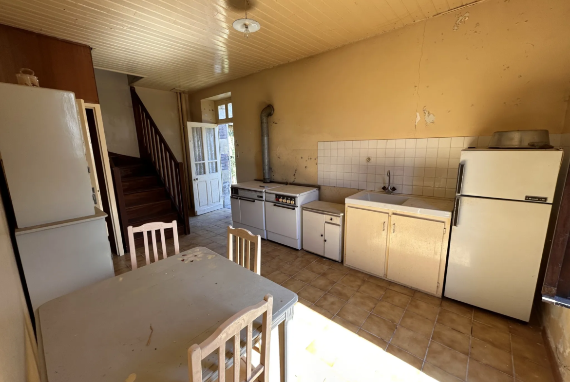 Corps de ferme avec vue exceptionnelle à Bar en Corrèze 