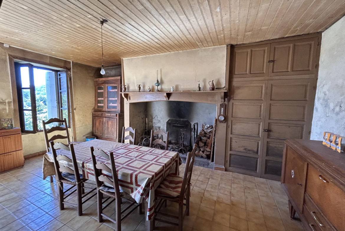 Corps de ferme avec vue exceptionnelle à Bar en Corrèze 