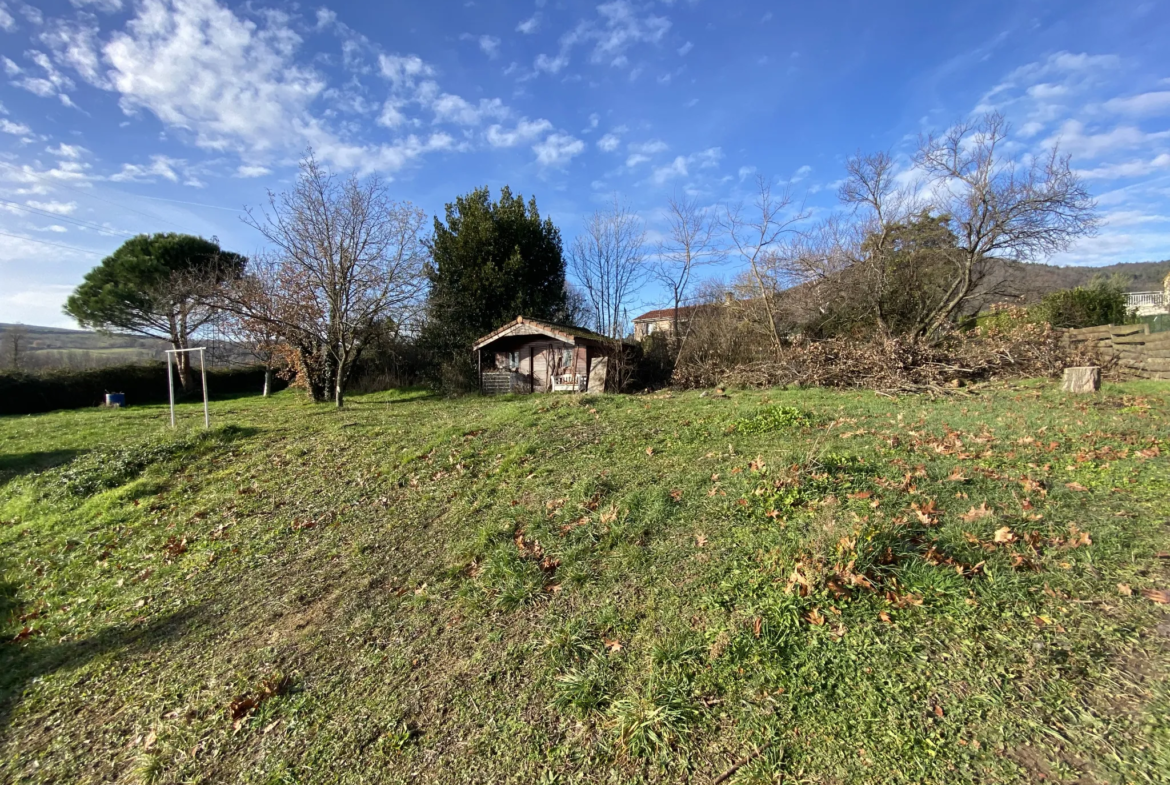 Terrain constructible de 888 m² à Peaugres près de la vallée du Rhône 