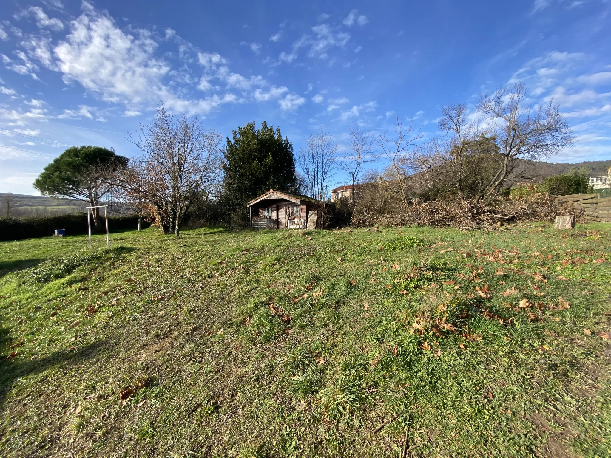 Terrain constructible de 888 m² à Peaugres près de la vallée du Rhône 