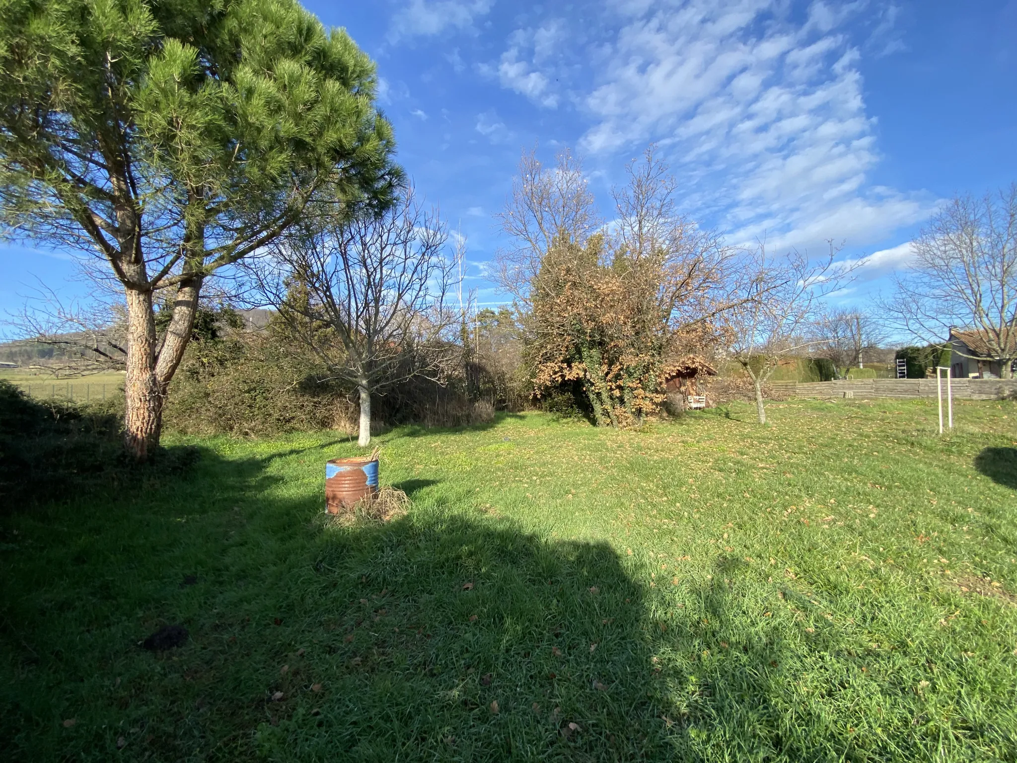 Terrain constructible de 888 m² à Peaugres près de la vallée du Rhône 