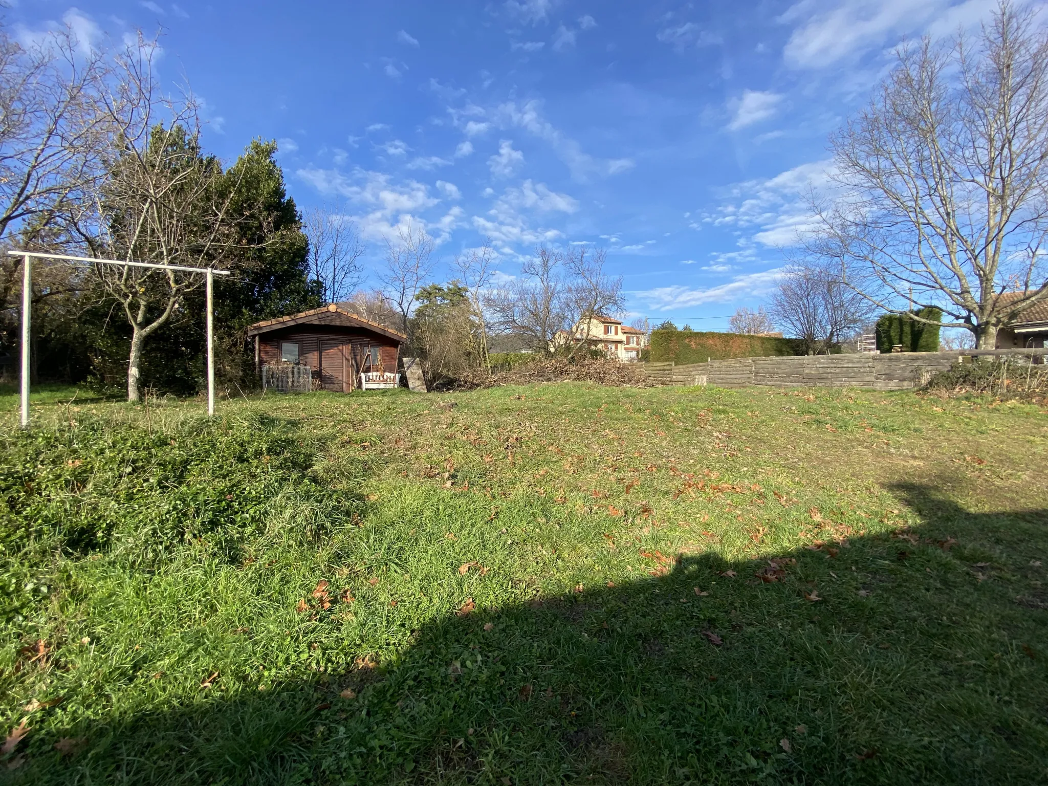 Terrain constructible de 888 m² à Peaugres près de la vallée du Rhône 