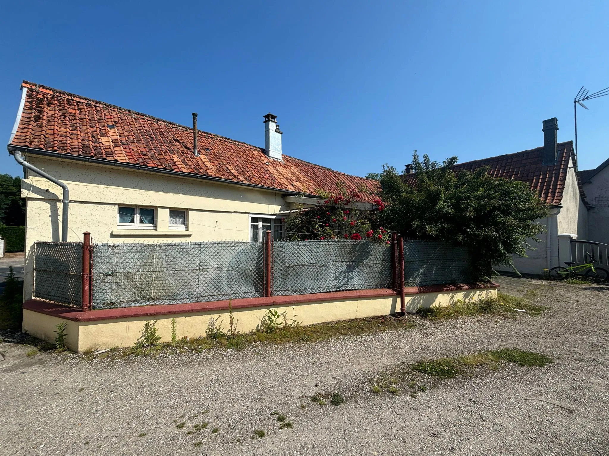 Maison à Rénover Confortable à Nouvion avec Jardin et Terrasse 